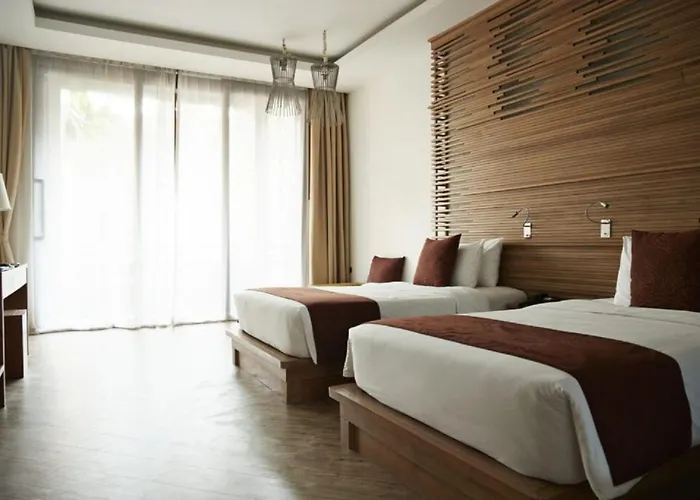 Up Town Hotel